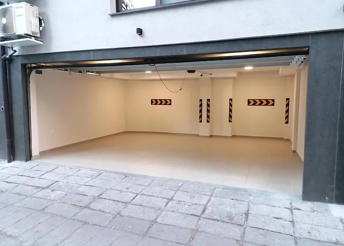 Noris With Garage Apartment *