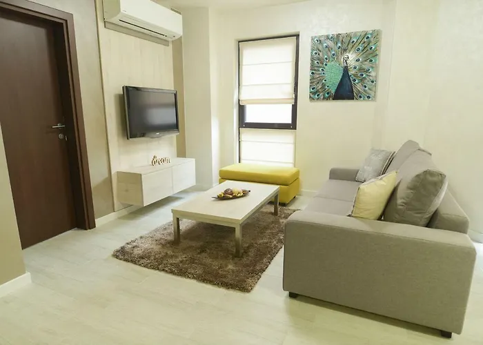 Noris With Garage Apartment