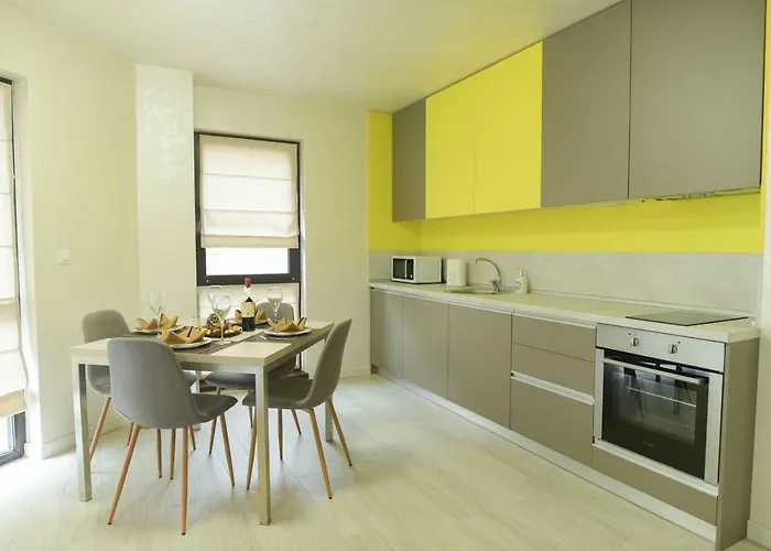 Noris With Garage Apartment