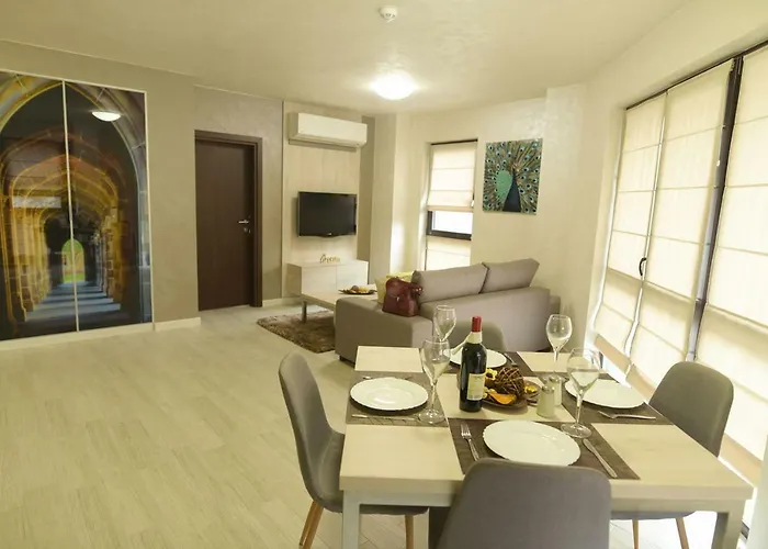 Noris With Garage Apartment *