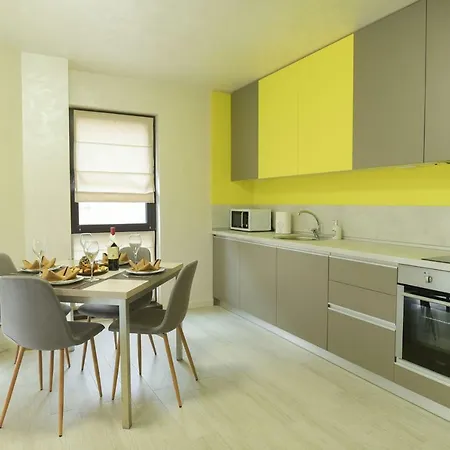 Noris With Garage Apartamento